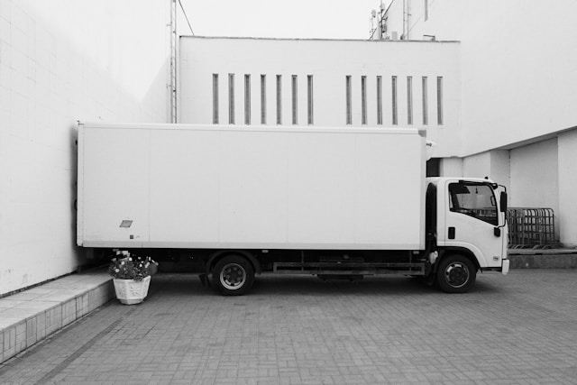 Why Renting a Moving Truck from Canada Movers Makes Your Move Stress‑Free